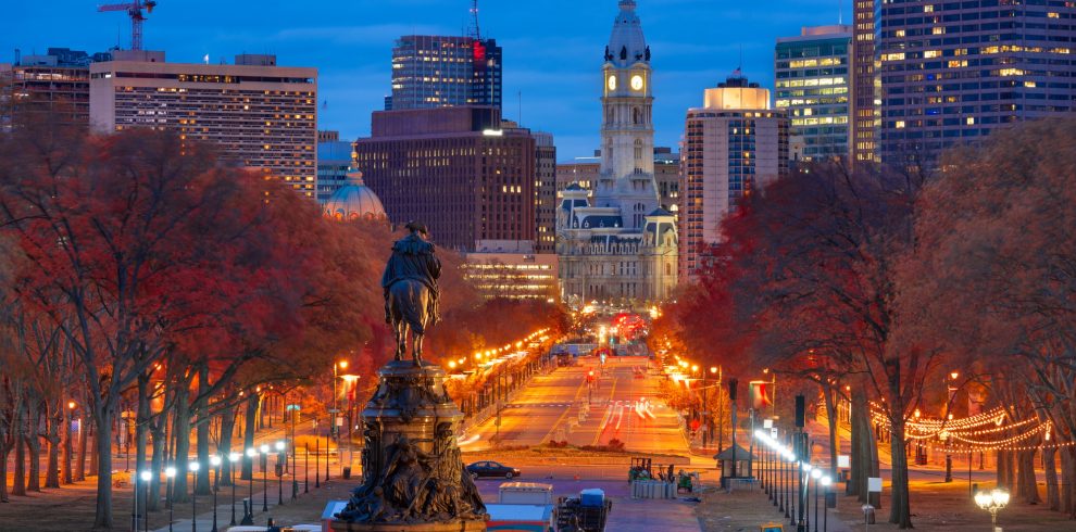 Philadelphia, Pennsylvania, USA in autumn overlooking Benjamin Franklin Parkway