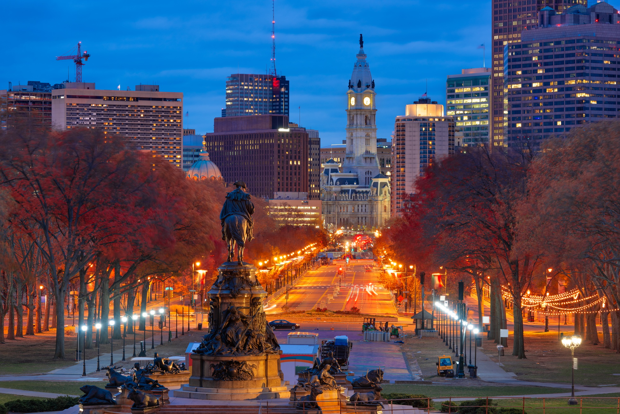 Philadelphia, Pennsylvania, USA in autumn overlooking Benjamin Franklin Parkway